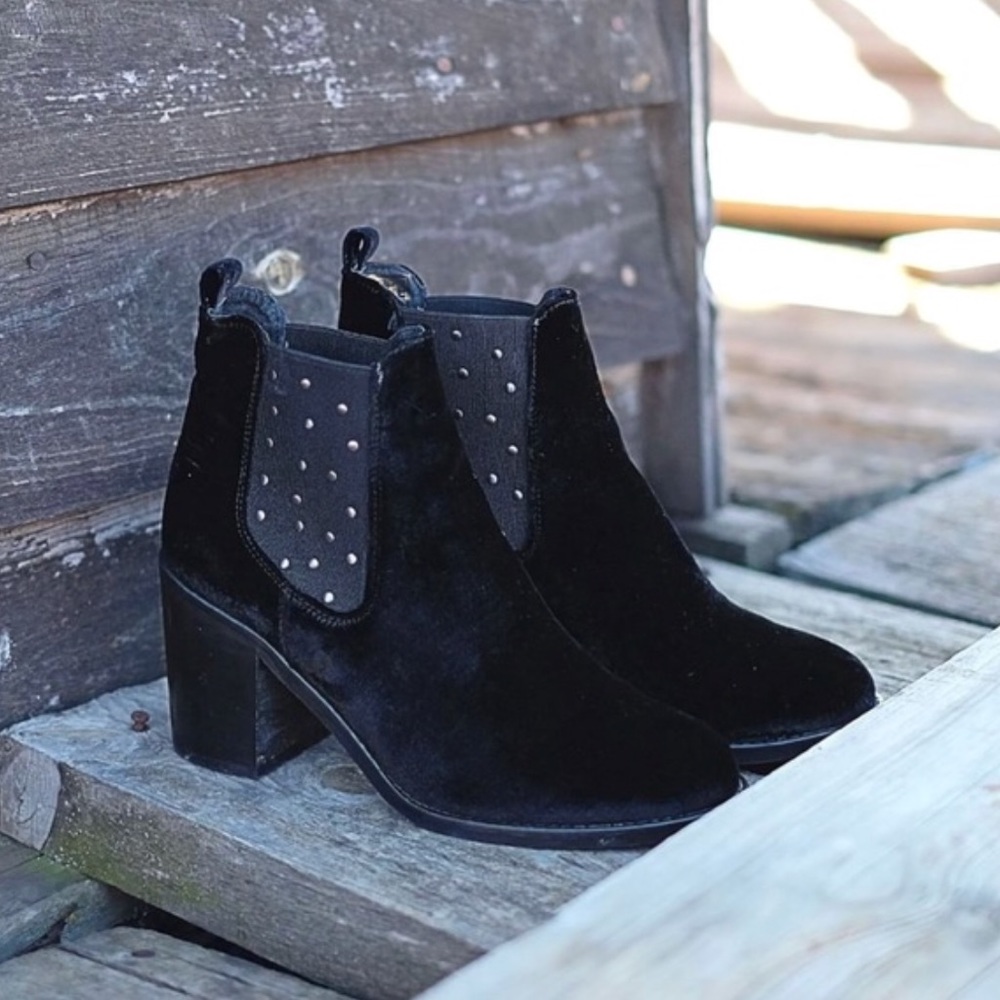 NWT Mency Velvet Studded Block Heel Boot